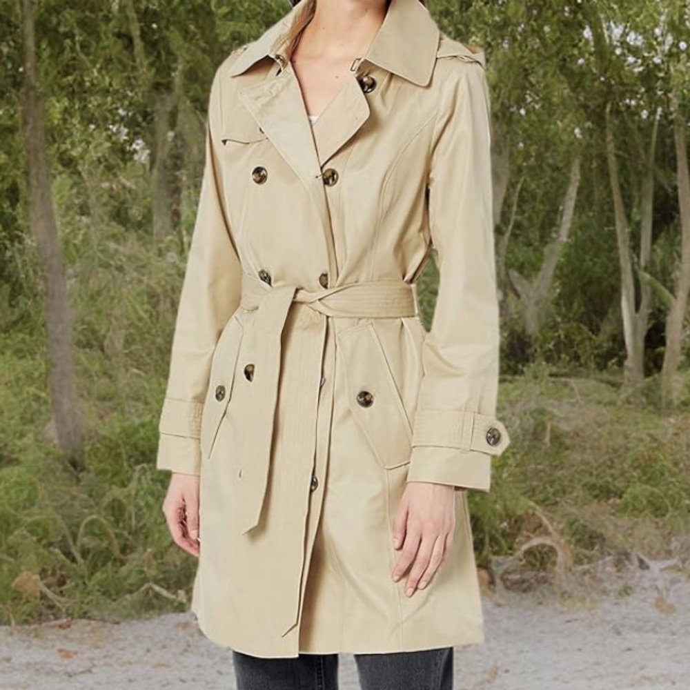 💜Trench cut belted waist
fratures classic button
with tags